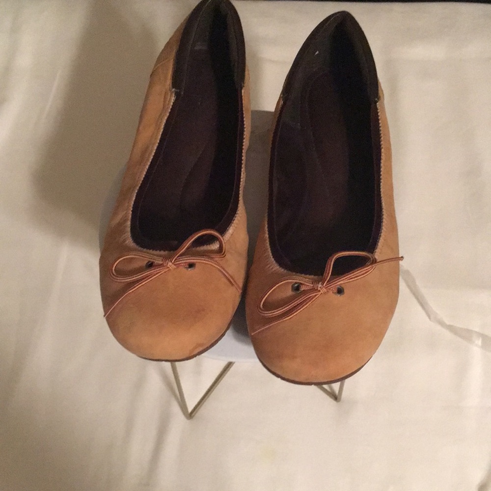 Ladies size 10 Timberline/Ortholite tan flats